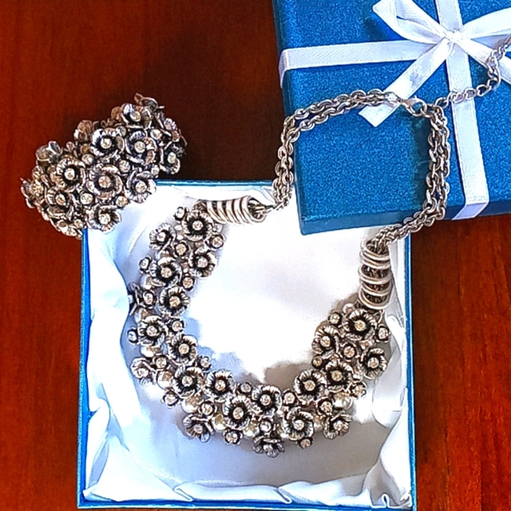 New, Artisan Thai silver necklace and bracelet set
